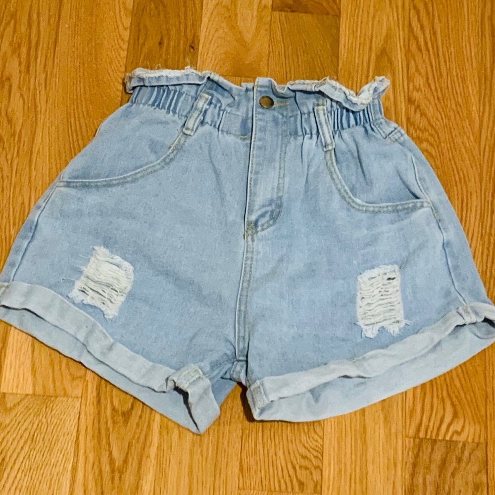 Elastic scrunched waist jean shorts